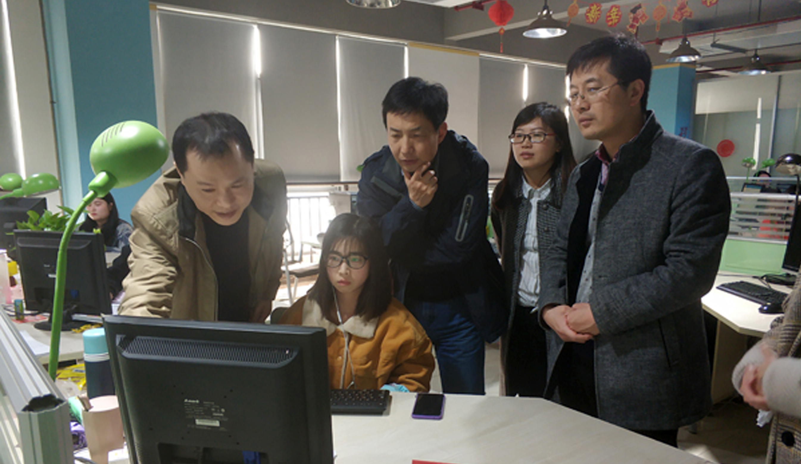 2019.3.27 楚天都市报来青苹果考察.jpg