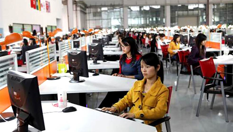 青苹果青竹湖生产基地计算机室一角.jpg 青苹果青竹湖生产基地计算机室一角.jpg