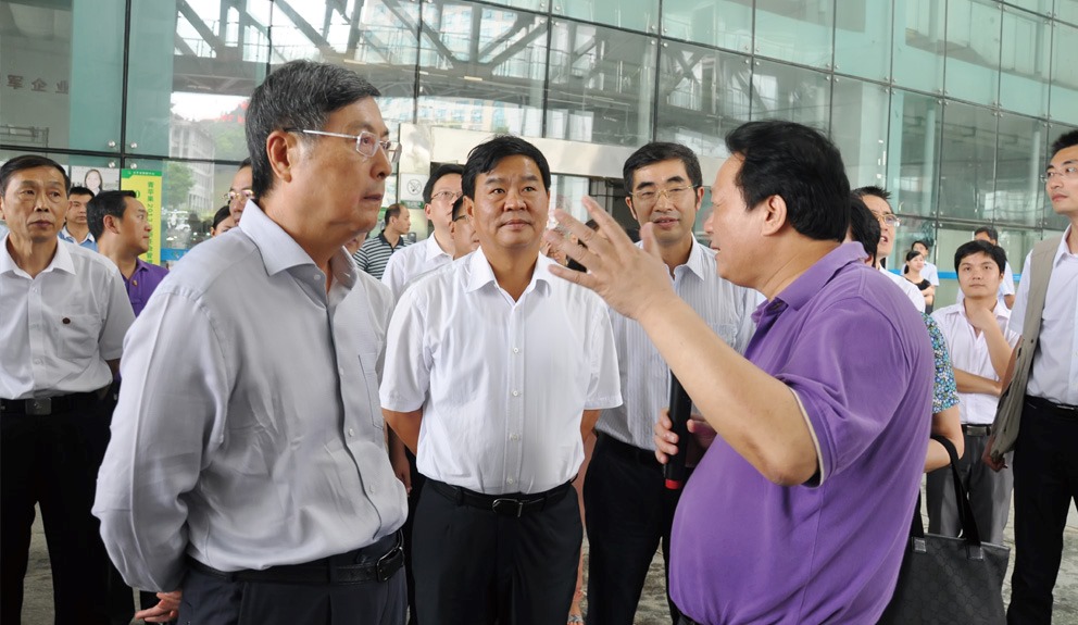 2014年7月14日，全国工商联原副主席、全国工商联名誉主席黄孟复视察青苹果（内文配图）.jpg