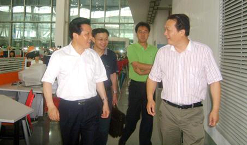 2009.7.29 时任长沙市委宣传部部长陈泽珲来青苹果指导工作1.jpg