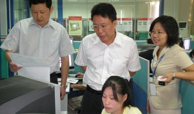 2008.8.14 时任长沙市姚永春副市长参观青苹果1.jpg